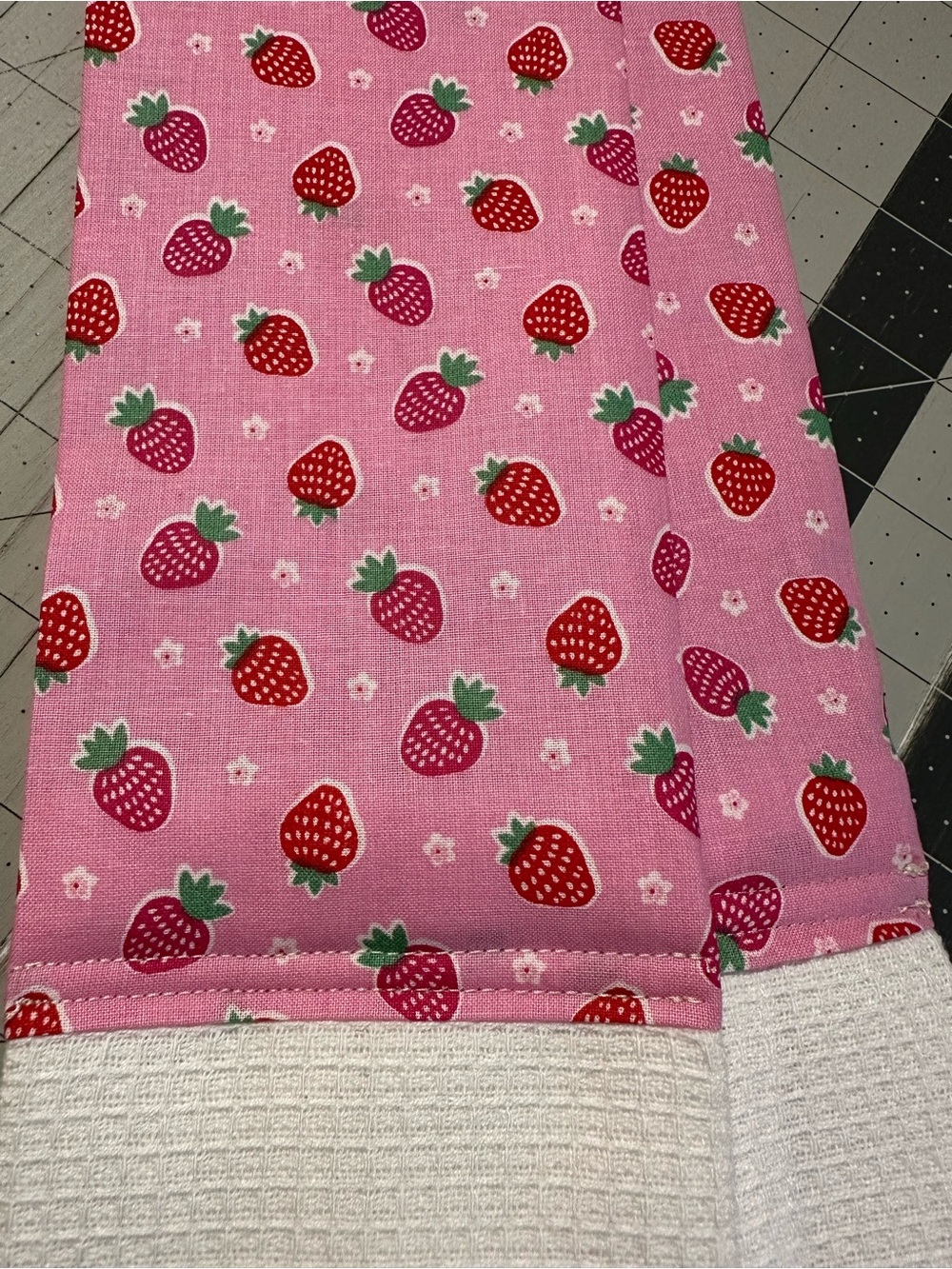 Handmade Kitchen Scarf Pink and Red Strawberries with White Towels - Picture 6 of 6